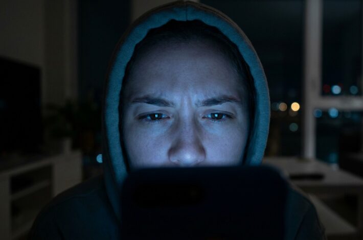 Dark patterns : pourquoi votre panier finit toujours plus rempli que prévu ?